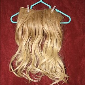 Hairdo Synthetic hair medium length 13.5” long ponytail blonde ambre